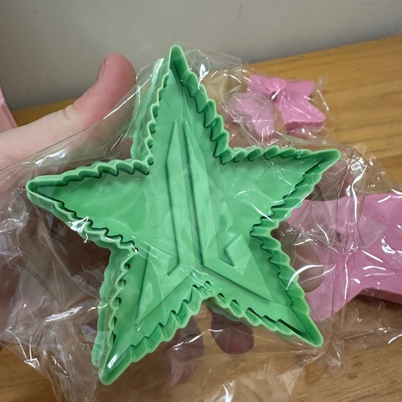 Jeffree star limited edition cookie cutter set in box crown star cookie press - Picture 6 of 9